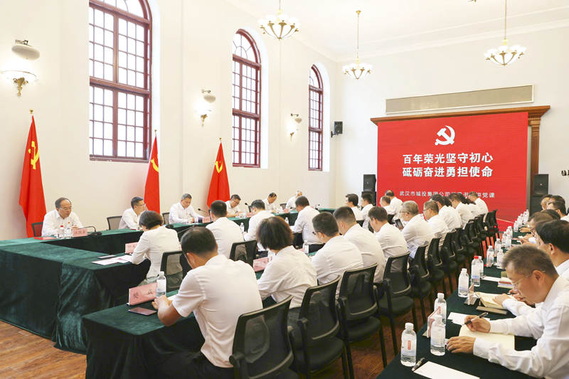 2023年7月1日，市城投集團(tuán)公司黨委開(kāi)展“七一”主題黨日活動(dòng)，集團(tuán)公司黨委書(shū)記、董事長(zhǎng)余新民現(xiàn)場(chǎng)講授黨課。.jpg